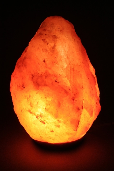 Salzlampe Himalaya elektr. ca 7-10kg m. Holzsockel (ca. Höhe 30cm / Ø15cm)